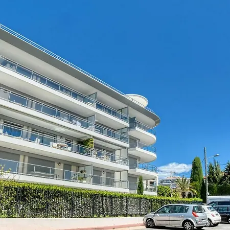 Apartment Nice With Private Garden, Pool & Parking