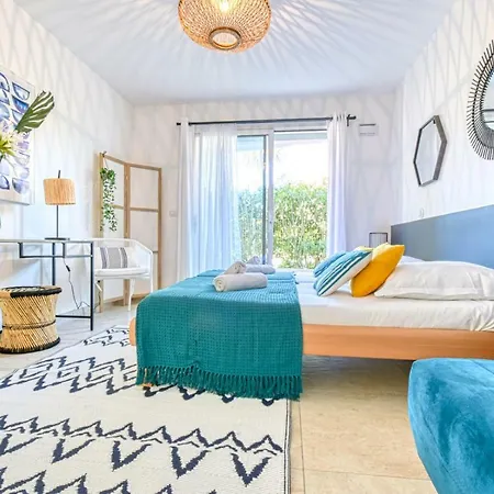 Apartment Nice With Private Garden, Pool & Parking