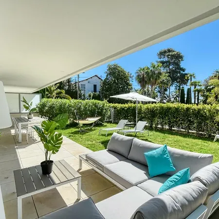 Nice With Private Garden, Pool & Parking