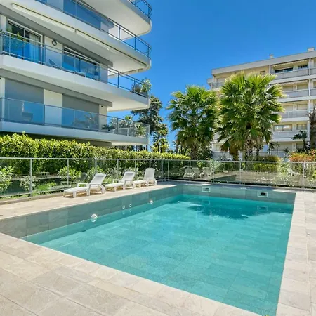 アパート Nice With Private Garden, Pool & Parking