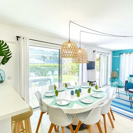 アパート Nice With Private Garden, Pool & Parking カンヌ